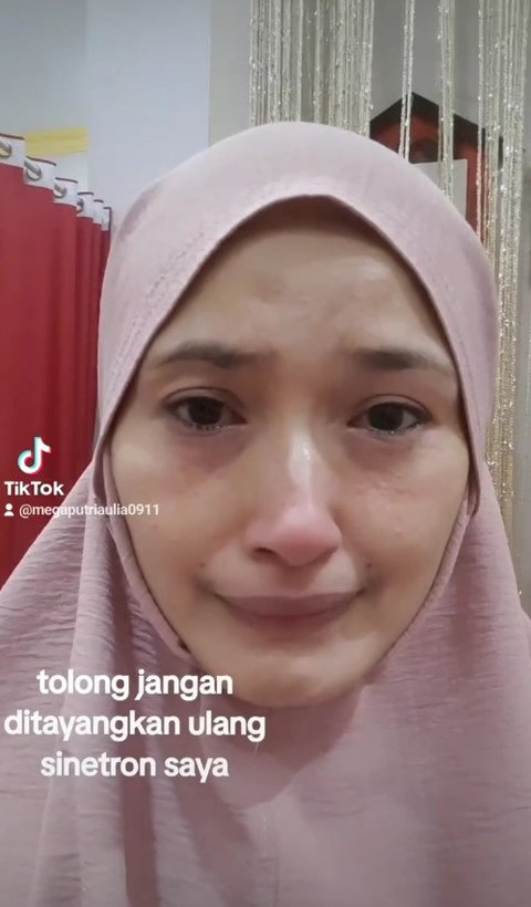 Sudah Hijrah dan Jadi Ustazah, Intip 7 Potret Cantik Artis Mega Putri Aulia Berbalut Hijrab Syar'i