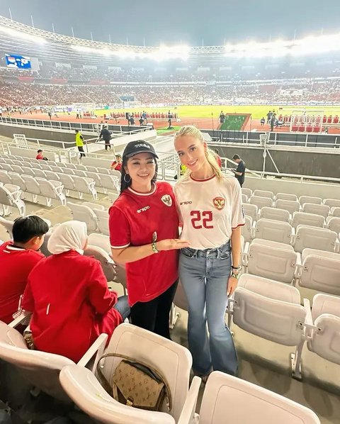 6 Foto Fitri Carlina Bersama Keluarga Nathan Tjoe-A-On dan Justin Hubner, Membuat Penggemar Cemburu