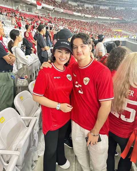 6 Foto Fitri Carlina Bersama Keluarga Nathan Tjoe-A-On dan Justin Hubner, Membuat Penggemar Cemburu