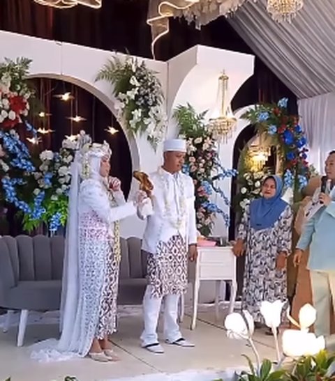 Enggak Bakal Lupa Seumur Hidup, Wajah MC Pernikahan ini Dilempar Ayam oleh Pengantin