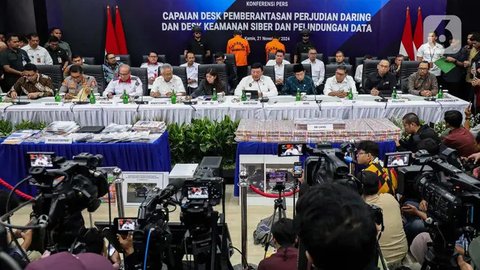 FOTO: Penampakan Tumpukan Uang Miliaran Rupiah Hasil Operasi Pemberantasan Judi Online