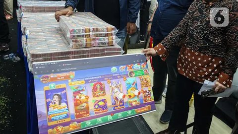 FOTO: Penampakan Tumpukan Uang Miliaran Rupiah Hasil Operasi Pemberantasan Judi Online