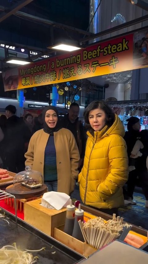 Duo Nenek Kece, Potret Rieta Amilia & Desiree Tarigan Liburan Bareng ke Korea - Berburu Aneka Jajanan Lezat