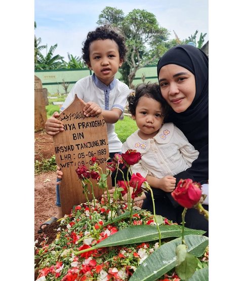 Kisah Haru Bambino dan Nebula Anak Mendiang Babe Cabita Sering Me Time ke Makam Sang Ayah