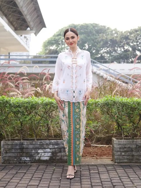 4 Gaya Syifa Hadju hingga Enzy Storia Berbalut Kebaya Kartini Modern, Elegan Penuh Makna