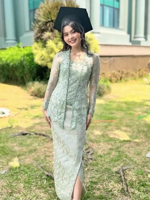 4 Model Kebaya Wisuda yang Anggun ala Artis Tanah Air, Bikin Tam Lebih Berkelas di Momen Spesial