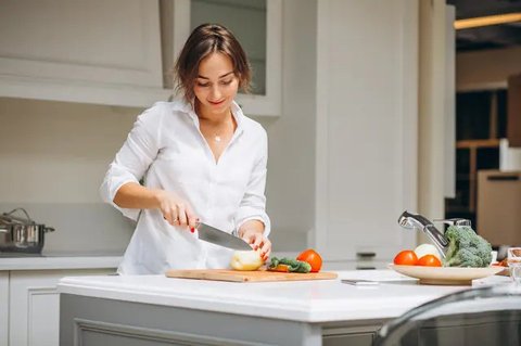 Terlanjur Masak Makanan Hingga Terlalu Asin, Begini Cara Menyelamatkan Rasanya