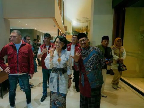 Cantik Mempesona dengan Kebaya Buatan Lokal, 6 Potret Krisdayanti saat Debat Pilkada Kota Batu: Kehadiran Raul Lemos Jadi Sorotan