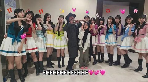 7 Potret Keseruan Limbad dan Sang Anak Nonton Konser JKT48, Sekarang Kompak Jadi Wota