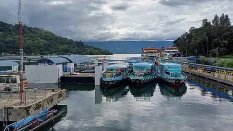 Aksi Nyentrik Umi Pipik Kemudikan Jetski Speedboat Pakai Satu Tangan di Danau Toba, Buktikan Wanita Bercadar Bisa Lakukan Banyak Hal