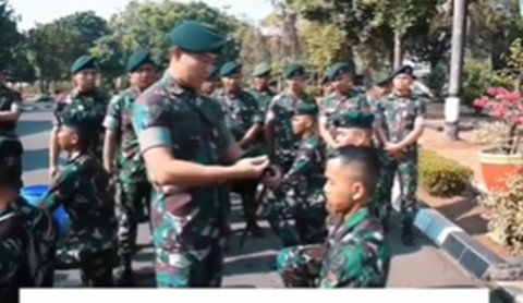 Anggota TNI Hafal 30 Juz Langsung Dites di Depan Pasukan, Ternyata Komandannya juga Penghafal Alquran