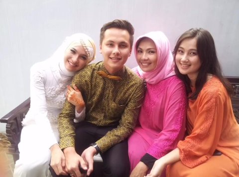 Jarang Tersorot Kamera, 7 Potret Adik-Adik Andhika Pratama yang Cantik Menawan Mirip Elea Anak Ussy Sulistiawaty