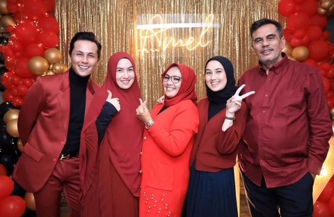 Jarang Tersorot Kamera, 7 Potret Adik-Adik Andhika Pratama yang Cantik Menawan Mirip Elea Anak Ussy Sulistiawaty