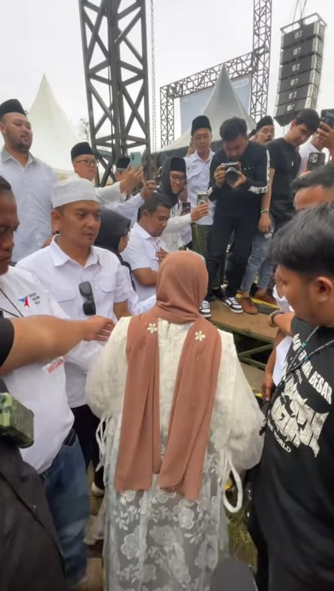 Potret Terbaru Nissa Sabyan Kembali Manggung Usai Heboh Kabar Pernikahan dengan Ayus, Disambut Antusias Penonton