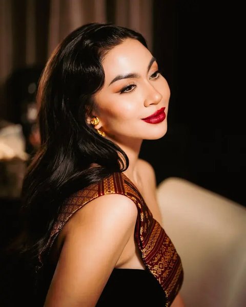 FOTO: Sederet Potret Ariel Tatum dengan Lipstik Merah Merona, Cantik Mempesona!