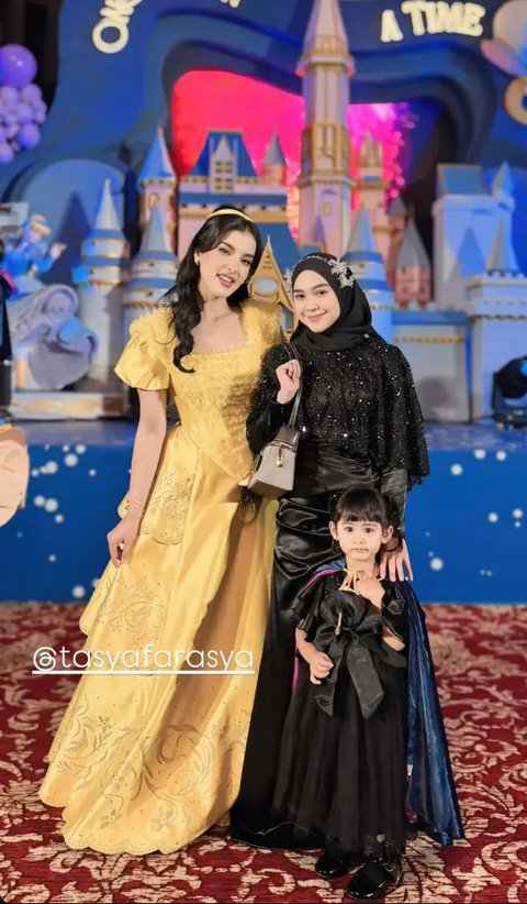 Inspirasi Fashion Serba Hitam dari Selebritis Tanah Air di Pesta Ulang Tahun Anak Tasya Farasya