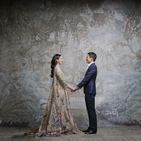 Romantisnya Foto Prewedding Sederhana Ala Rio Haryanto dan Athasyia Papadimitriou, Ada yang Pakai Helm Manor Racing