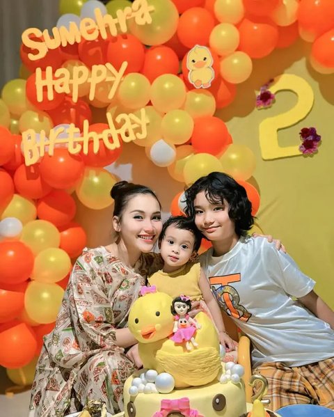 6 Potret Lucu Ulang Tahun Ke-2 Sumehra Keponakan Ayu Ting Ting, Tiba-Tiba Kangen Sang Adik yang Meninggal Dunia