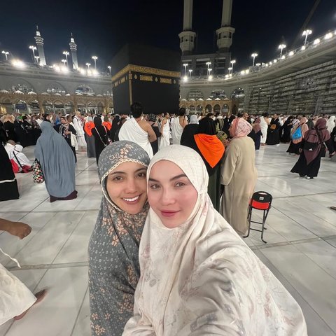 4 Momen Manis Elina Joerg di Makkah, Rayakan Ulang Tahun ke-25 dengan Ibadah Umrah