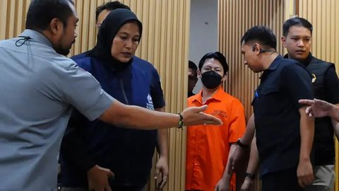 FOTO: Ditjen Imigrasi Pulangkan Buronan Interpol Asal Filipina, Ditukar Buron Judol RI Handoyo Salman