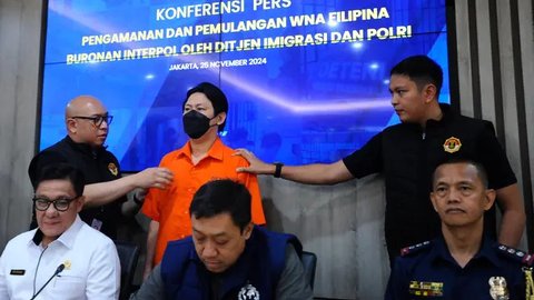 FOTO: Ditjen Imigrasi Pulangkan Buronan Interpol Asal Filipina, Ditukar Buron Judol RI Handoyo Salman