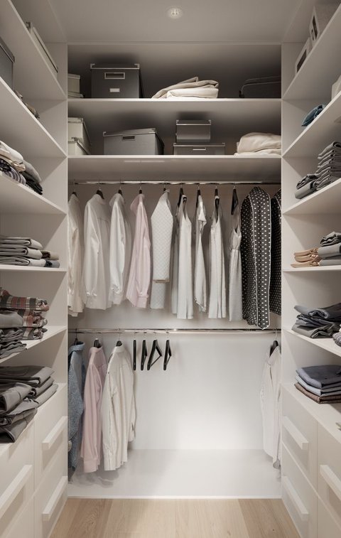 5 Desain Walking Closet Rumah Tipe 36 yang Bikin Rumah Lebih Stylish dan Fungsional, Bikin Rumah jadi Lebih Estetik