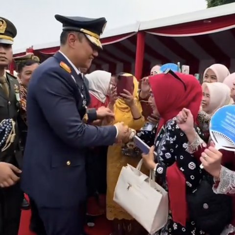 Momen Eks Perwira TNI Tak Sanggup Hadapi Makhluk Terkuat di Bumi, ‘Siapa Berani Ngelarang Emak-emak’