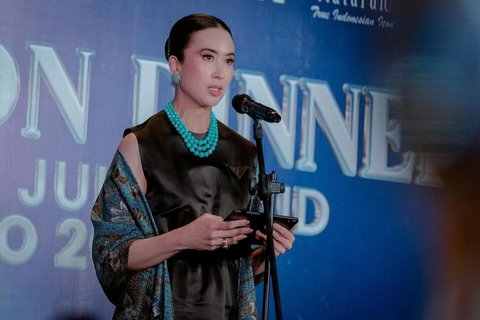 Pesona Menpar Widi Wardhana Bikin Tak Berkedip, Bersanding dengan Putri Pariwisata Sama-Sama Cantik