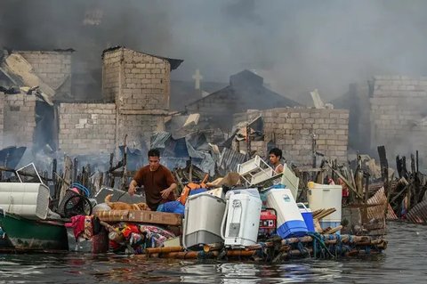 Manila Membara, Kebakaran Selama 8 Jam Hanguskan 1000 Rumah Kumuh