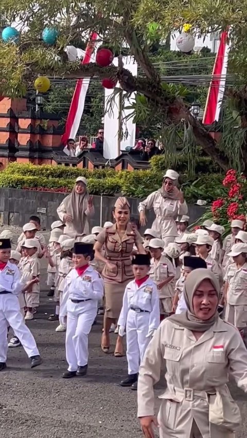 Potret Cantik Yuni Shara Rayakan Hari Guru di Sekolah PAUD Miliknya