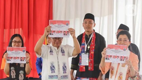 FOTO: Momen Pramono Anung Nyoblos di TPS 046 Cipete Selatan, Sampaikan Pesan Khusus untuk RK-Suswono dan Dharma-Kun