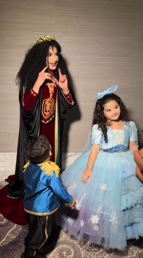 Hadir di Ulang Tahun Cucu, Ala Alatas Ibu Tasya Farasya Cosplay Jadi Madam Gothel di Film Tangled