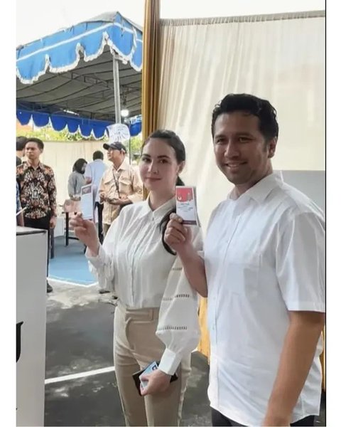 12 Artis Pamer Tinta Ungu Usai Nyoblos ke TPS di Pilkada 2024 dari Rano Karno, Raffi Ahmad hingga Luna Maya