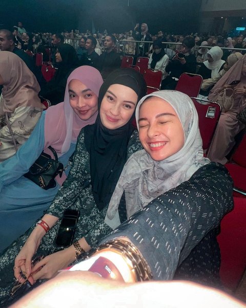 Cantiknya Kimberly Ryder Pakai Hijab, Kompak Hadiri Kajian Bersama Para Sahabat