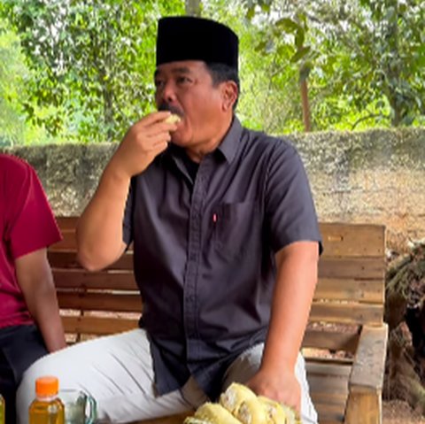 Bintang 4 TNI AU Ngopi Bareng Warga di Gubuk, Nikmat Banget Disuguhi Durian dan Campedak