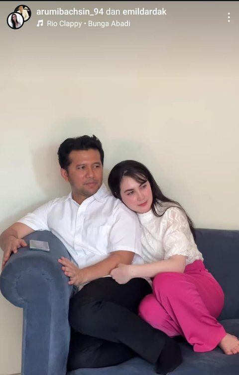 Potret Arumi Bachsin Dukung Emil Dardak di Pilkada Jatim 2024, Sikap Pasutri Selalu Romantis Buat Netizen Iri