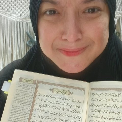 Tangis Haru Andhara Early Usai Khatam Quran Kelima Kalinya, Akui Tak Menyangka Bisa Selesai saat Adzan Magrib