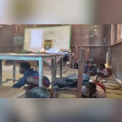 Rekaman Video Siswa SD di Papua Ketakutan lagi Belajar di Kelas Tiba-Tiba Terjadi Baku Tembak, Prabowo Ramai Dicolek