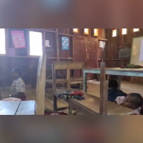 Rekaman Video Siswa SD di Papua Ketakutan lagi Belajar di Kelas Tiba-Tiba Terjadi Baku Tembak, Prabowo Ramai Dicolek