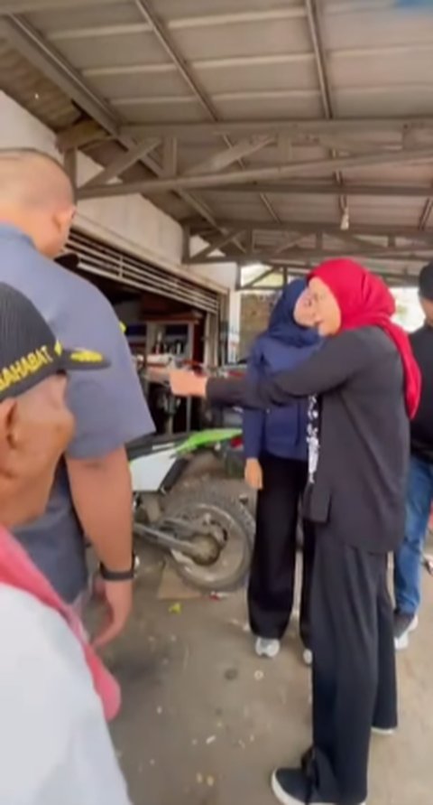 Video Nina Agustina Marah-Marah ke Warga Hingga Ngaku Anak Eks Kapolri Da'i Bachtiar, Lucky Hakim Langsung Blak-blakan