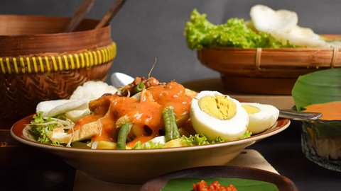 Mengenal Perbedaan Gado-Gado, Lotek, Karedok, dan Ketoprak, Salad Nusantara dengan Spesialis Bumbu Kacang