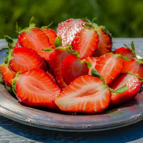 Berapa Kalori dan Nutrisi dari Buah Stroberi? Temukan Manfaat Buah Stroberi yang Baik untuk Tubuh