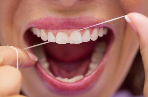 Flossing 101: Panduan Lengkap untuk Menjaga Kesehatan Gigi