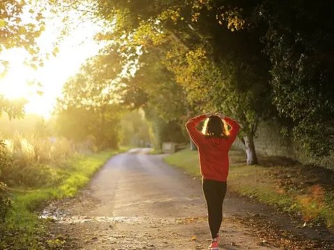 Tak Suka Olahraga Berat? Jalan Kaki Bisa Jadi Solusi Sehat untuk Jantung dan Kolesterol