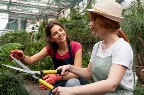 Merawat Tanaman, Merawat Diri: Manfaat Berkebun bagi Kesehatan Fisik dan Mental