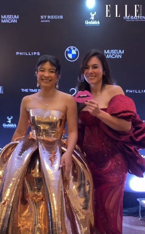 Ibu dan Anak Kompak Stunning, Potret Adu Gaya Wulan Guritno dan Shalom Razade di Event MACAN GALA Ramai Disorot