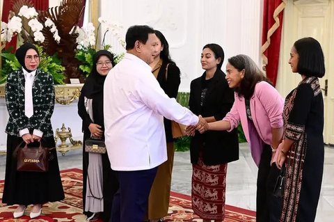 Potret Prabowo Subianto Terima Kunjungan Melly Goeslaw dan Tim Film Women From Rote Island di Istana Negara Jelang Piala Oscar 2025