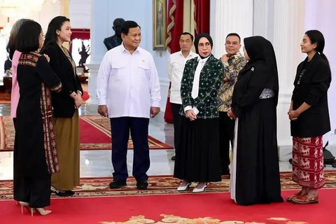 Potret Prabowo Subianto Terima Kunjungan Melly Goeslaw dan Tim Film Women From Rote Island di Istana Negara Jelang Piala Oscar 2025