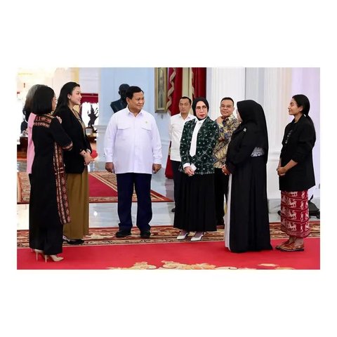 Potret Prabowo Subianto Terima Kunjungan Melly Goeslaw dan Tim Film Women From Rote Island di Istana Negara Jelang Piala Oscar 2025