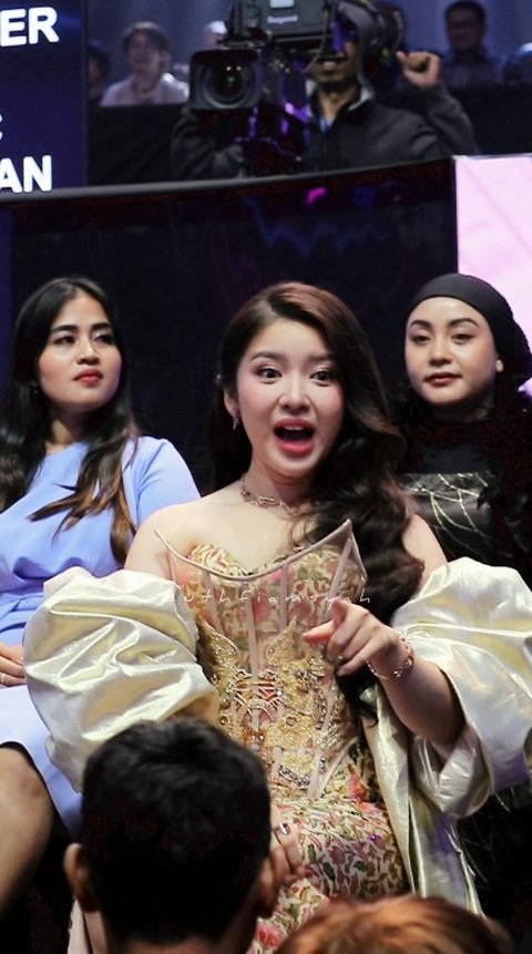 Asik Ngobrol sama Fans, Tiara Andiri Tak Sadar Namanya Dipanggil Sebagai Pemenang IMA 2024: Ekspresinya Kocak dan Bikin Gemas